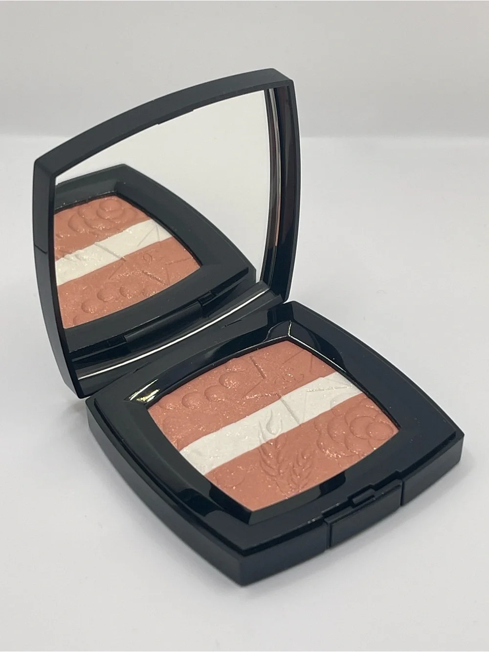 CHANEL - 998 Peche Lumiere Illuminating Powder Blush
